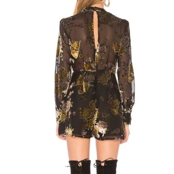 ASTR The Label Rachel Velvet Floral Print Romper Medium - Picture 3 of 8